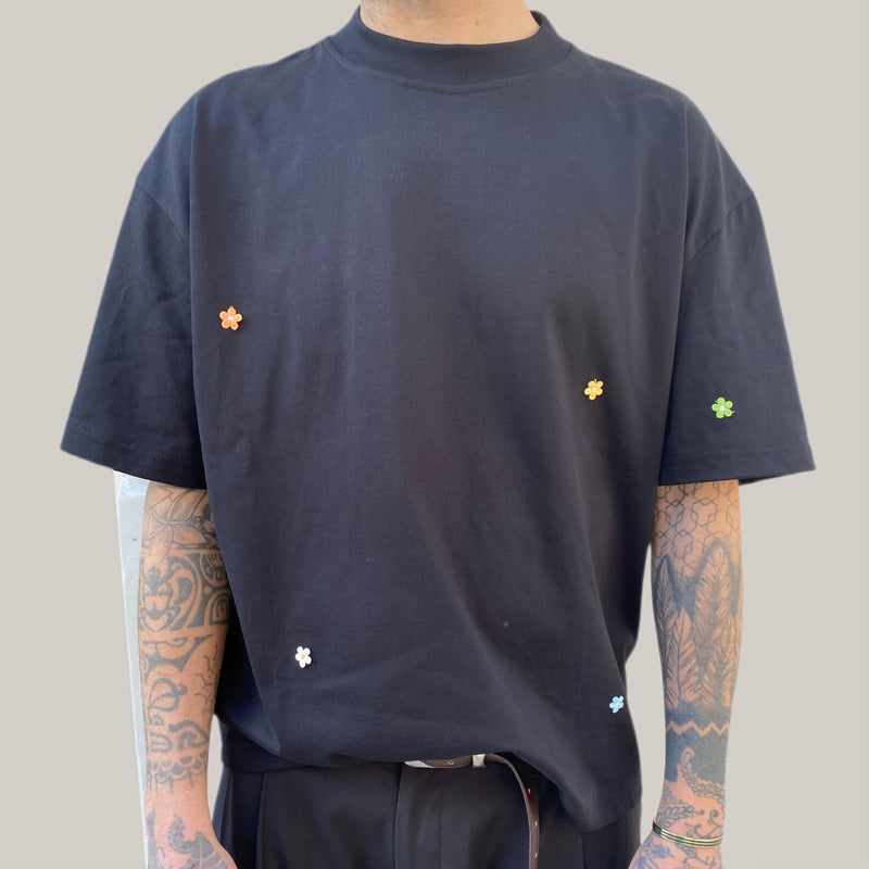 T-shirt c.9.3 nera fiori