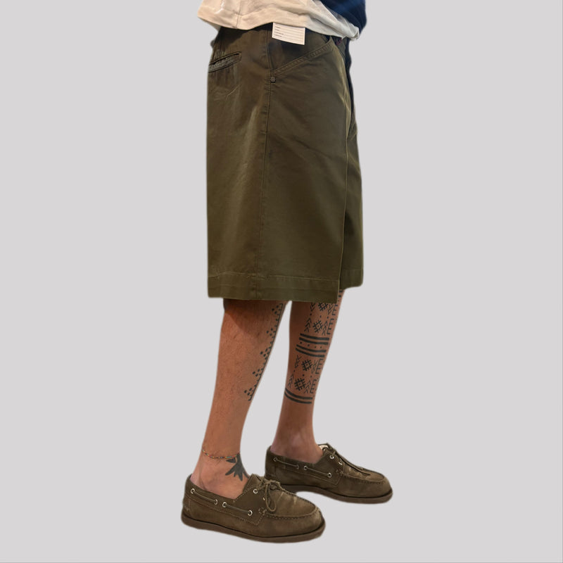 Bermuda tela cruda verde